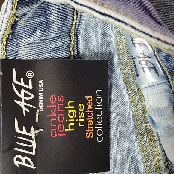 Trendy High Rise Distressed Jeans - Picture 4 of 7